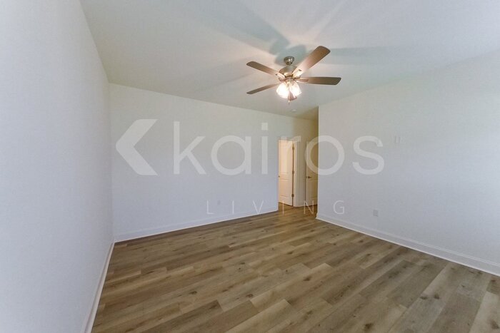 Building Photo - 7936 S Hendrick Dr