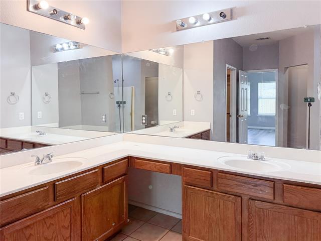 Building Photo - 1212 Maple Terrace Dr