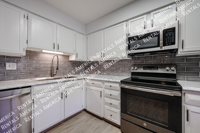 Building Photo - 1052 S San Jose