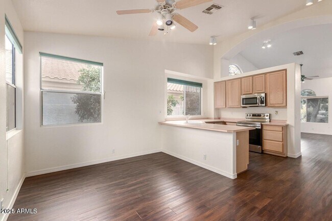 Building Photo - 6230 W Irma Ln