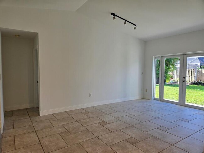 Building Photo - 14720 Highland Springs Ct
