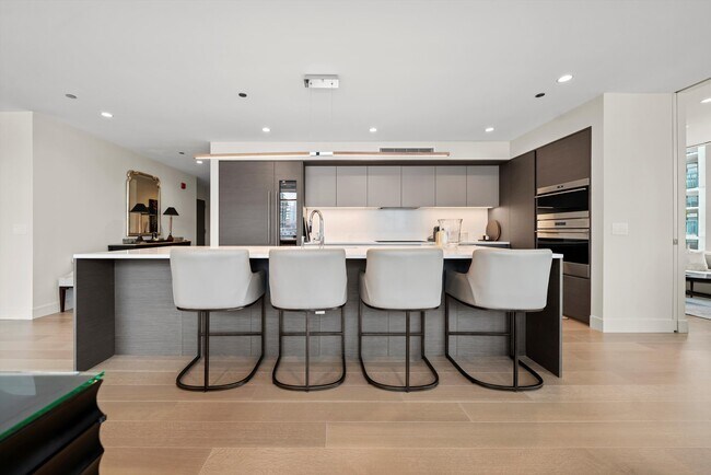 Building Photo - 366 W Superior St