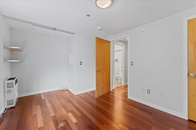 Building Photo - 108 Langton St