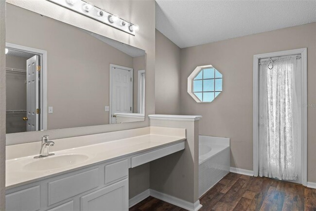 Building Photo - 16316 Meredrew Ln
