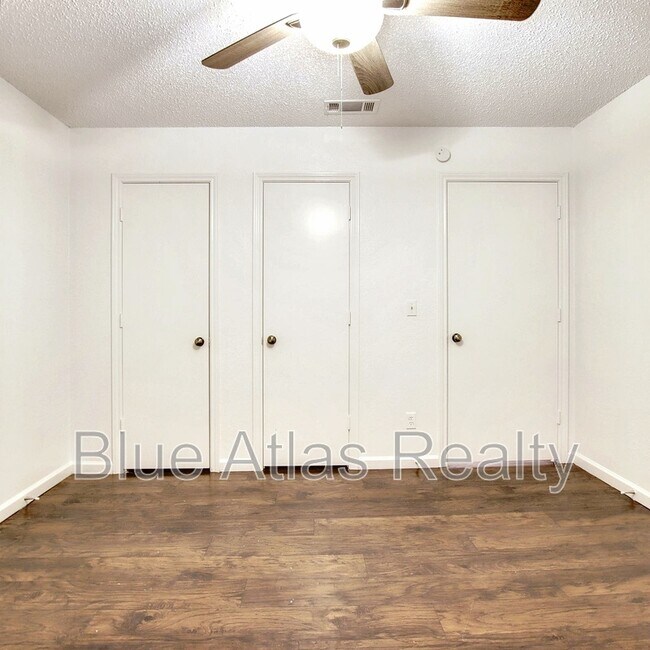 Building Photo - 916 Hilltop Dr