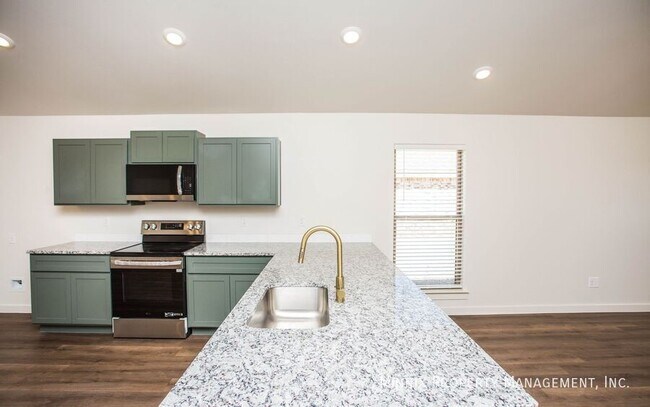 Building Photo - 2134 Langford Ave