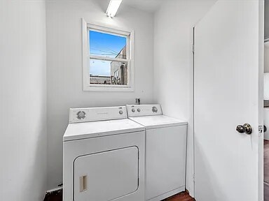 Building Photo - 1560 Wealthy St SE