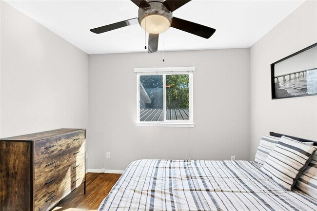 Primary Photo - 2401 Manor Rd