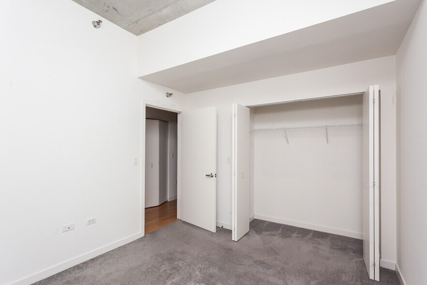 Building Photo - 235 W Van Buren St