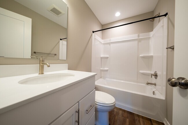 Building Photo - 1121 Dorothy Ln