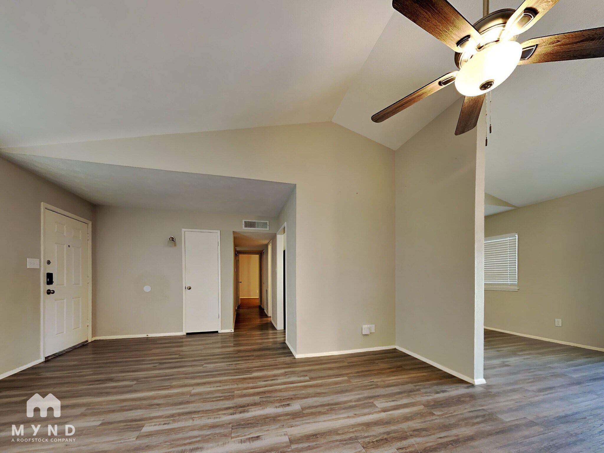 Building Photo - 2822 Canary Ln