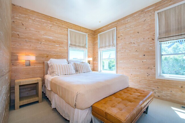 Building Photo - 1377 Meadow Ln