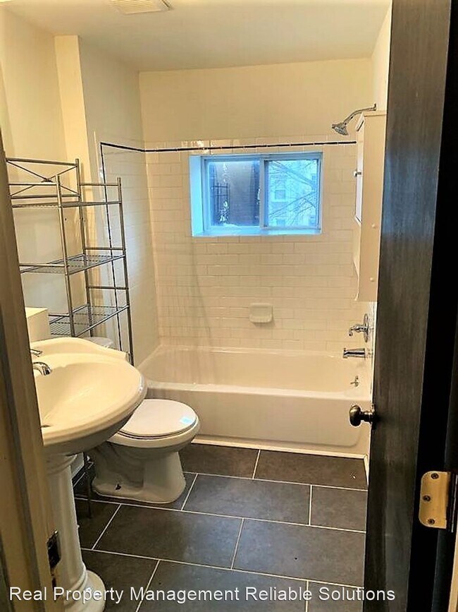 Building Photo - 2 br, 2.5 bath House - 911 W. Lombard Street