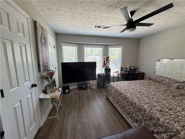 Building Photo - 934 Bay Ridge Dr