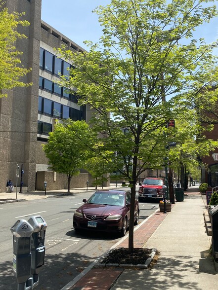 Building Photo - 1150 Chapel St