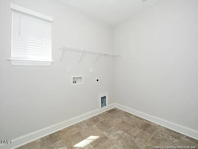 Building Photo - 1425 Queen Trigger Dr