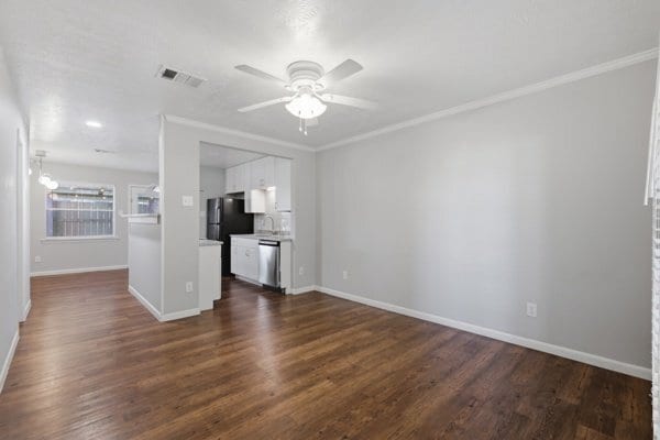 Building Photo - 1403 Airline Dr