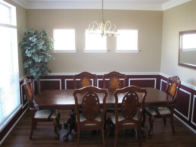 Building Photo - 2220 Longspur Ln
