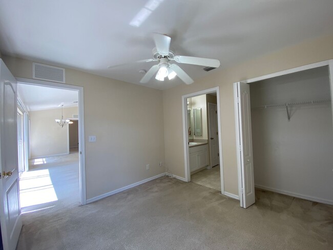 Building Photo - 2817 NW 18th Pl