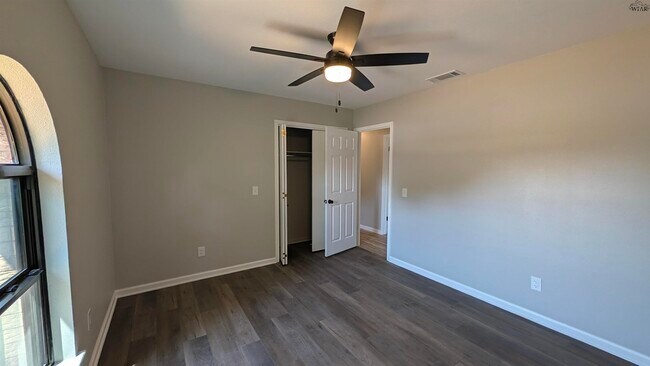 Building Photo - 991 Cheryl Dr
