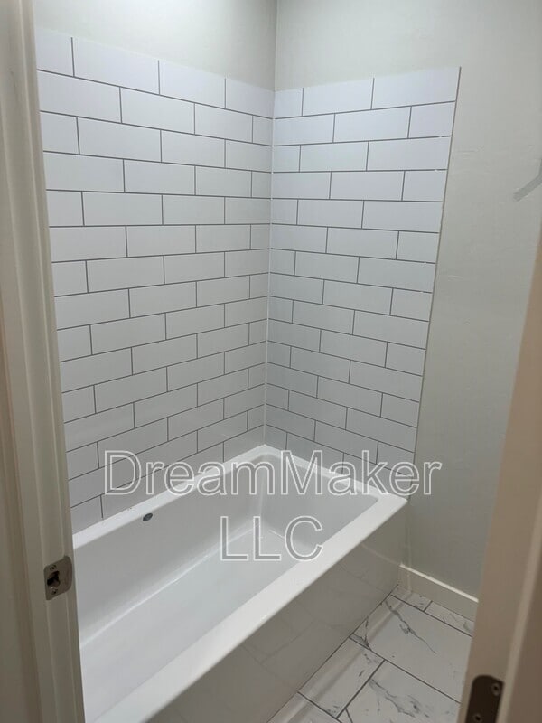 Building Photo - 1024 Varenna Ln
