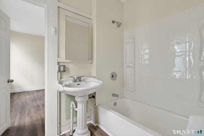 Building Photo - 27 Beacon St