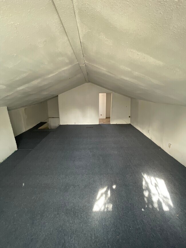 Building Photo - 5571 Era Ave