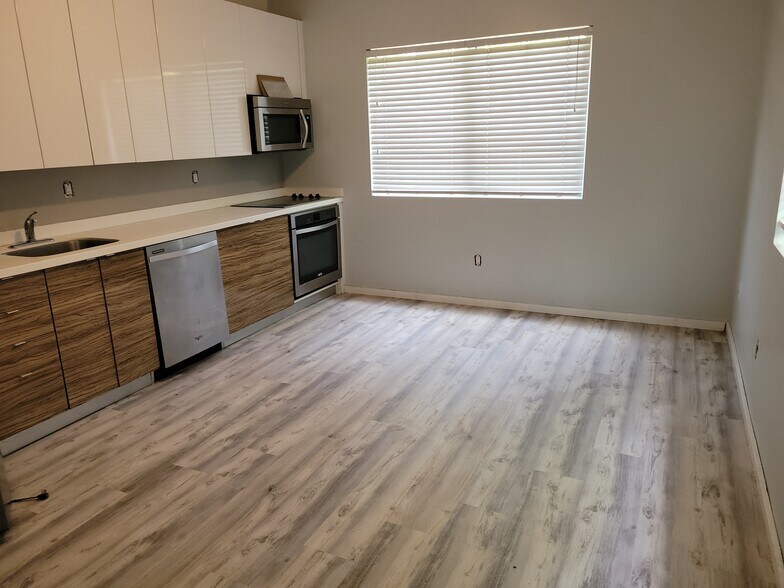 Building Photo - 820 15th St