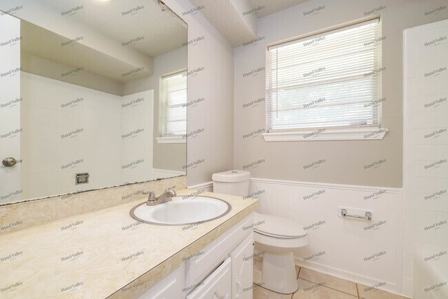 Building Photo - 5300 Creekwood Terrace