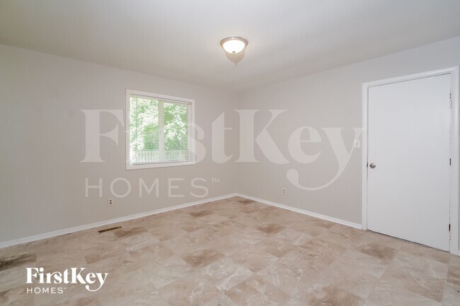 Building Photo - 4315 Standish Dr