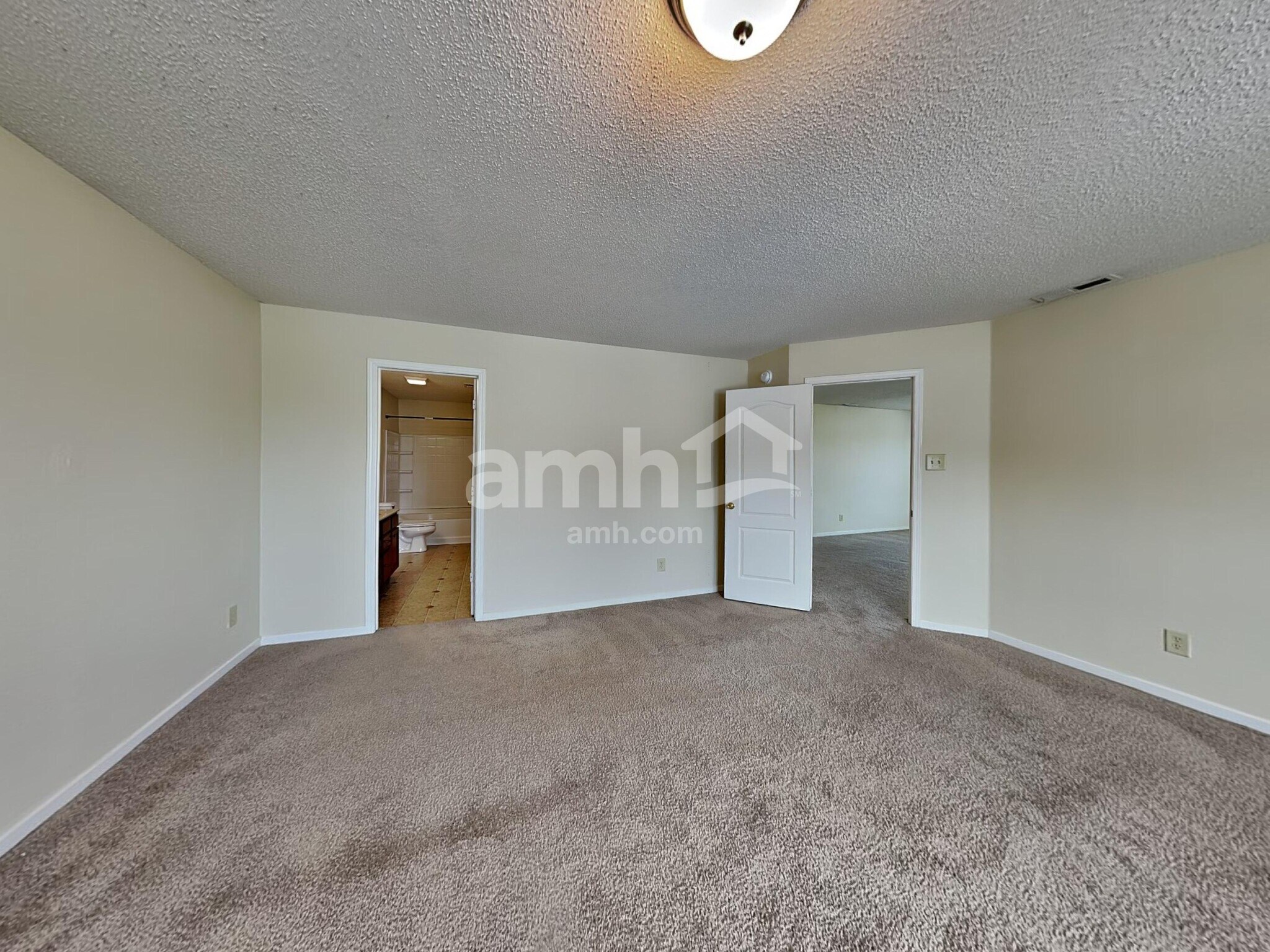 Building Photo - 989 Bentgrass Dr