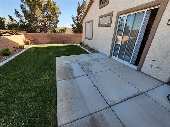 Building Photo - 300 Vilberti Ct