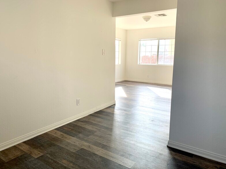 Building Photo - 2134 S Cloverdale Ave