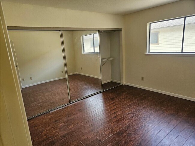 Building Photo - 2425 Holly Hall St