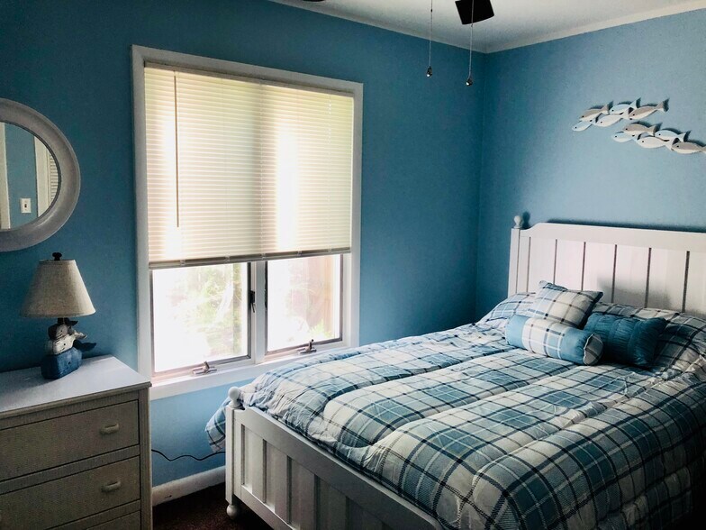 Building Photo - 105 Jamestown Rd