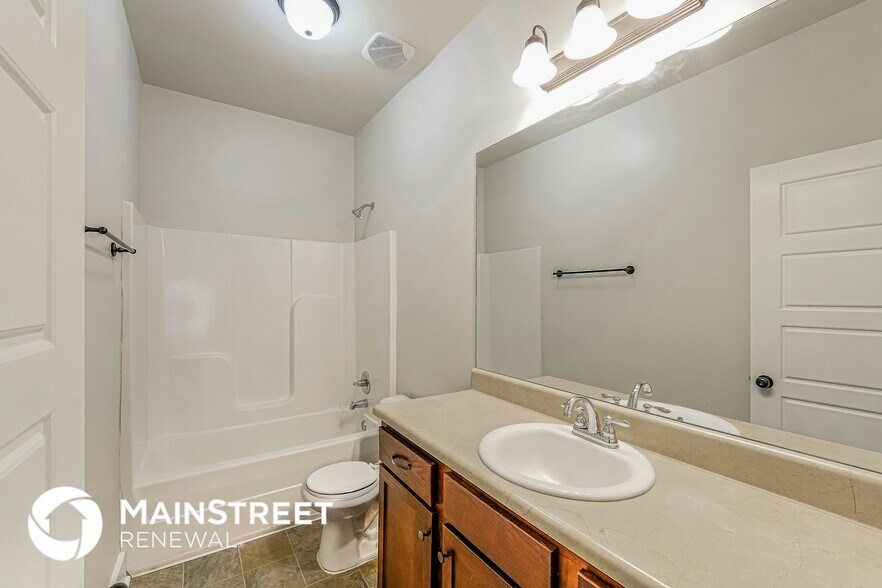 Building Photo - 915 Maple Trce