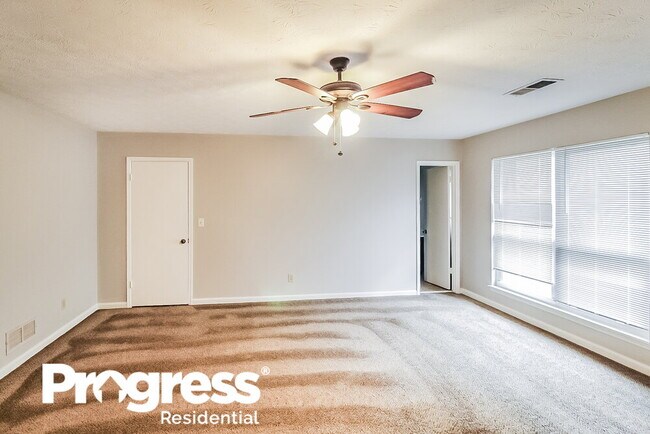 Building Photo - 2468 Mistletoe Ln SW