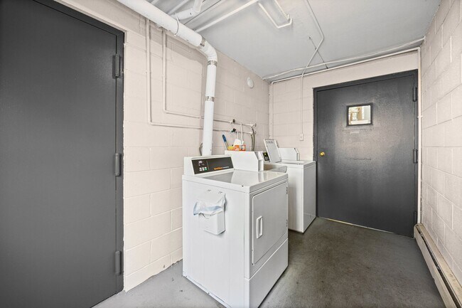 Building Photo - 729 Cedarwood Terrace