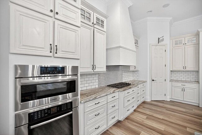 Building Photo - 3161 Club Dr