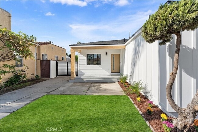 Building Photo - 3945 S Norton Ave