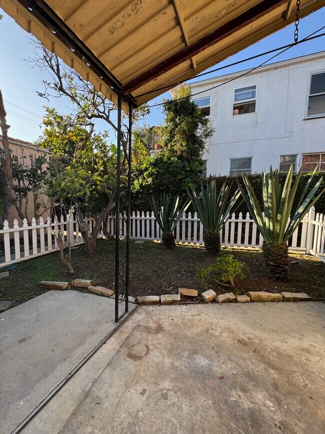 Building Photo - 838 14th St