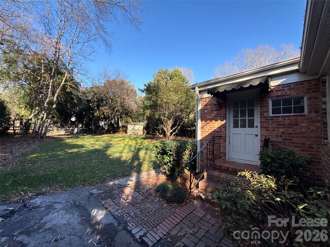 Building Photo - 3917 Kitley Pl