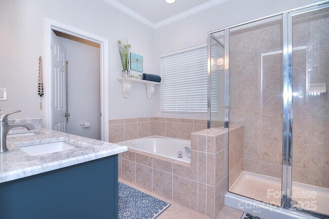 Building Photo - 1116 Sarandon Dr