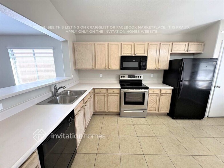 Building Photo - 7349 N 70th Dr
