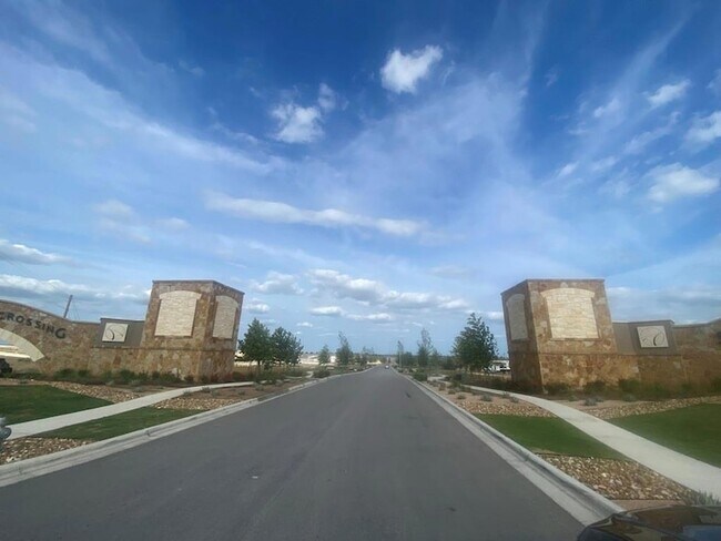 Building Photo - 201 Cres Park Dr