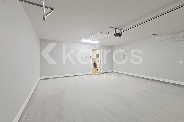 Building Photo - 13739 Pinyon Dr