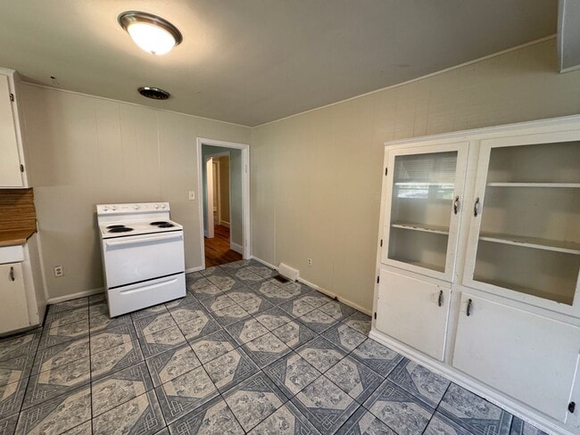 Building Photo - 3/1 House in West Rome with bonus room- $1...