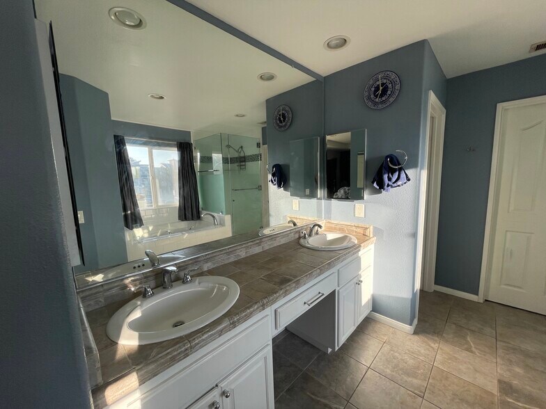 Building Photo - 6899 Evening Song Ct