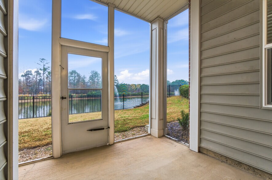 Building Photo - 10421 Rosegate Ct