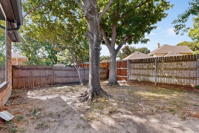 Building Photo - 720 Cliffmoor Dr